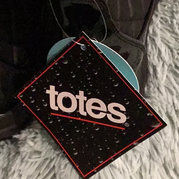 NWT Totes Thermolite Waterproof Faux Fur fully lined Half Boots. Size 8 M. - Picture 7 of 9